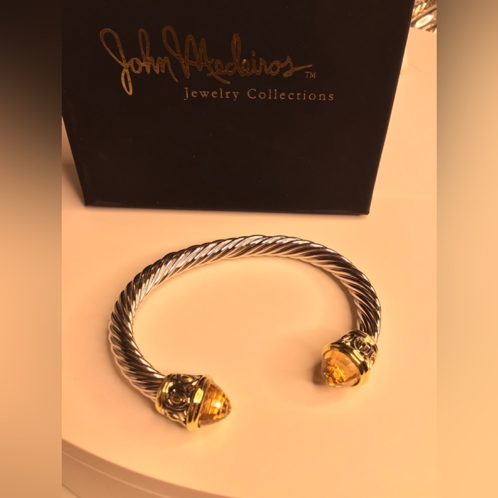 VINTAGE JOHN MEDERIOS LARGE WIRE CUFF BRACELET. CHAMPAGNE COLOR. RETIRED PIECE